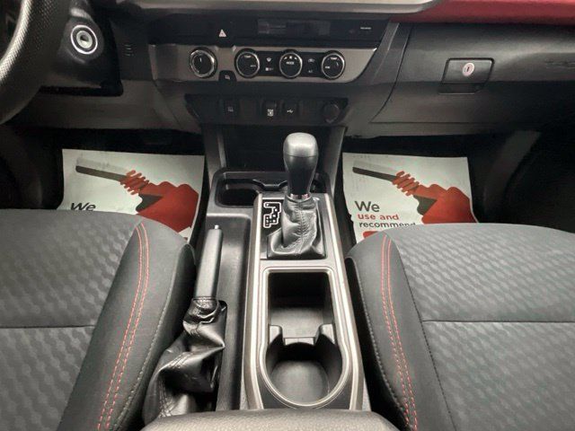 Used 2022 Toyota Tacoma SR5 AWD/4WD image 13