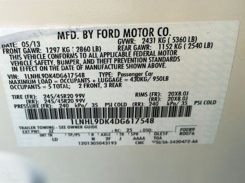 Used 2013 Lincoln MKS image 33