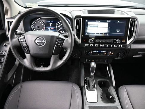 Used 2025 Nissan Frontier SV w/ SV Convenience Package RWD image 6