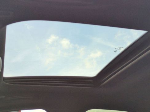 Used 2025 BMW 330i Sedan w/ M Sport Package image 19