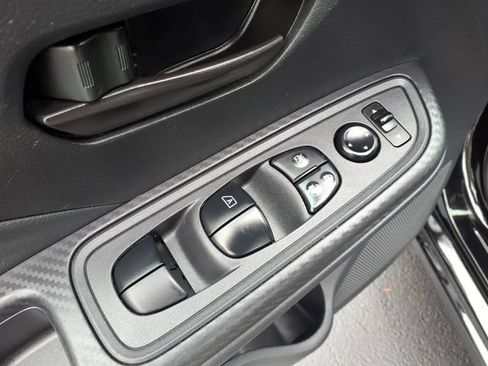 Used 2024 Nissan Versa S FWD image 11