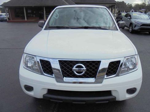 Used 2019 Nissan Frontier SV image 3