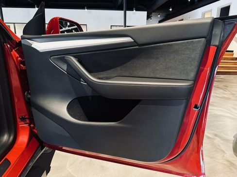 Used 2023 Tesla Model Y AWD image 22