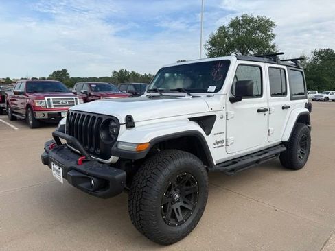 Used 2018 Jeep Wrangler Unlimited Sahara w/ LED Lighting Group AWD/4WD image 7