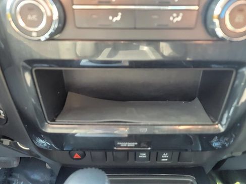 Used 2014 Nissan Titan 4x4 Crew Cab image 28
