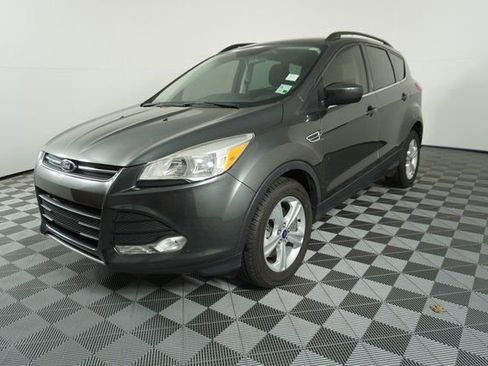 Used 2015 Ford Escape SE w/ Equipment Group 201A image 3