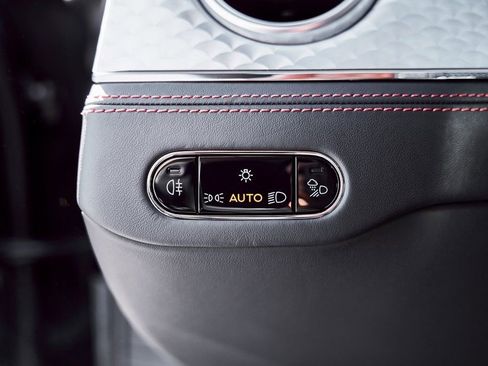 Used 2023 Bentley Flying Spur V8 AWD/4WD image 57
