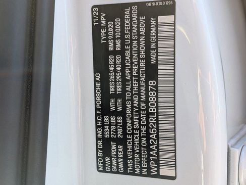 Certified 2024 Porsche Macan image 30