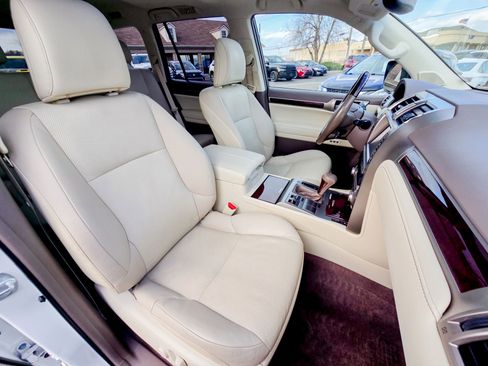 Used 2019 Lexus GX 460 Premium w/ Premium Package image 32