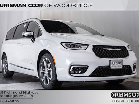 New 2026 Chrysler Pacifica Pinnacle w/ Trailer Tow Group image 1