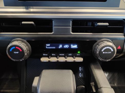 Used 2025 Toyota 4Runner SR5 AWD/4WD image 18