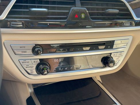 Used 2016 BMW 750i image 25