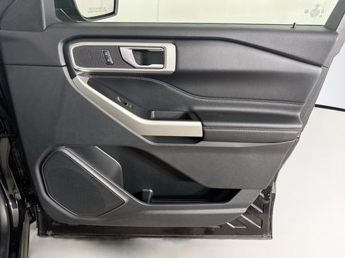 Used 2022 Ford Explorer XLT w/ Equipment Group 202A AWD/4WD image 35