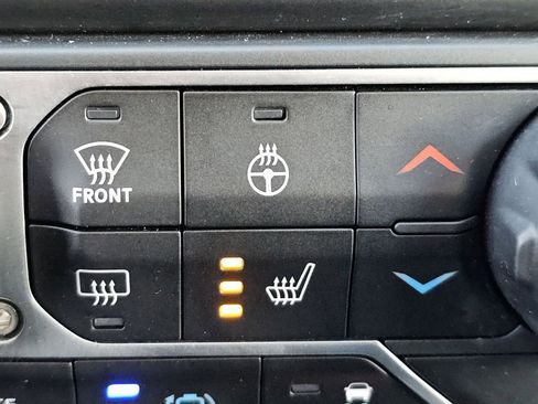 Used 2023 Jeep Wrangler Sahara w/ Cold Weather Group image 17