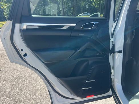 Used 2017 Porsche Cayenne AWD/4WD image 11