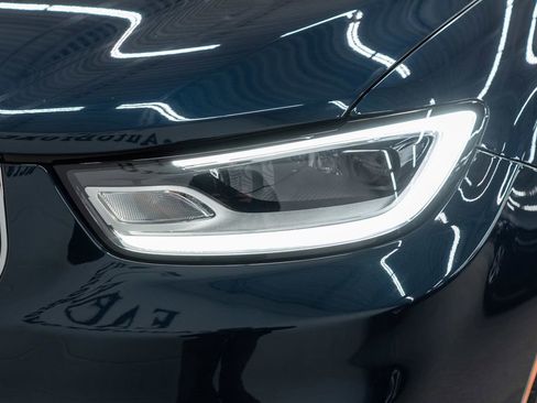 Used 2022 Chrysler Pacifica Limited w/ Uconnect Theater Family Group image 45