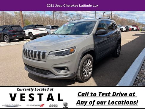 Used 2021 Jeep Cherokee Latitude Lux w/ Comfort/Convenience Group AWD/4WD image 2