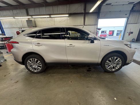 Used 2021 Toyota Venza Limited w/ Advanced Technology Package AWD/4WD image 7