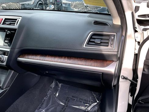 Used 2016 Subaru Outback 2.5i Limited image 18