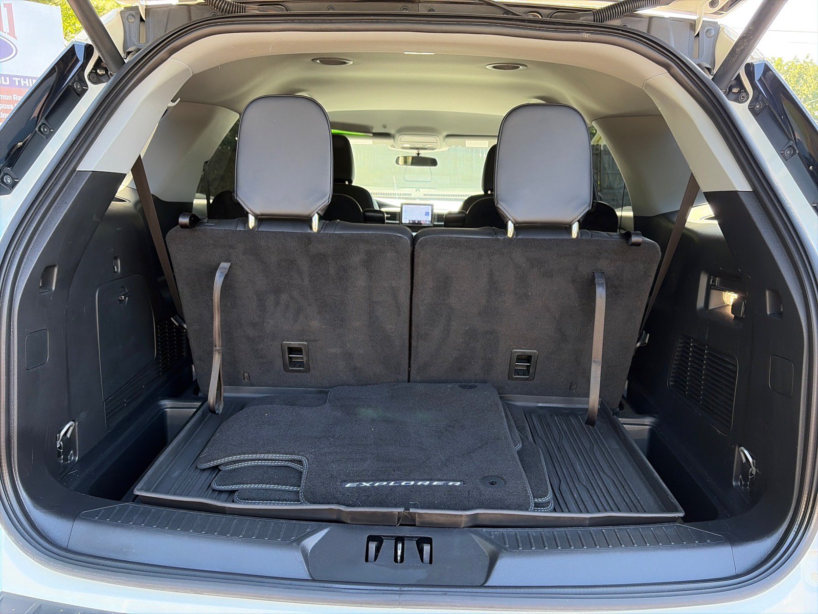 Used 2023 Ford Explorer XLT w/ Equipment Group 202A AWD/4WD image 8