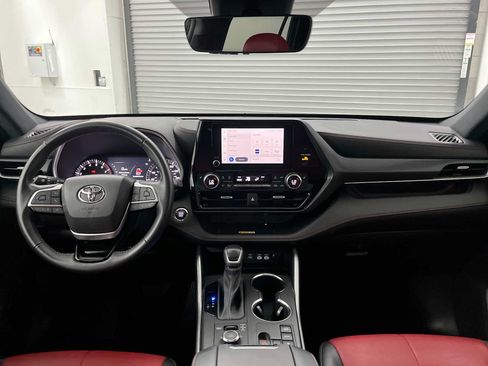 Used 2023 Toyota Highlander XSE AWD/4WD image 10