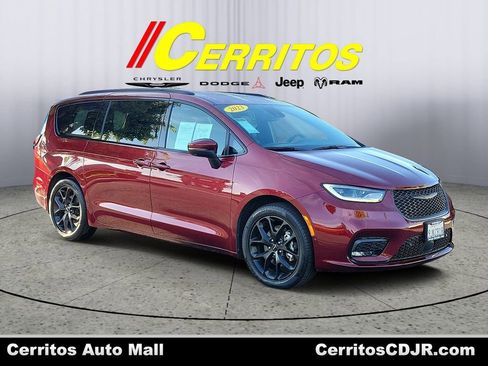 Used 2023 Chrysler Pacifica Touring-L w/ S Appearance Package image 1