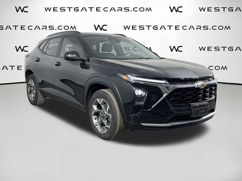 Used 2025 Chevrolet Trax LT w/ LT Convenience Package image 42