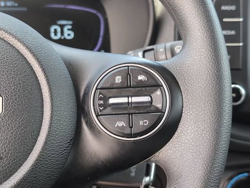 Used 2025 Kia Soul LX FWD image 24