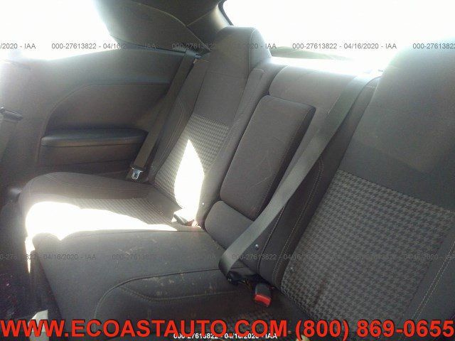 Used 2015 Dodge Challenger SXT RWD image 8