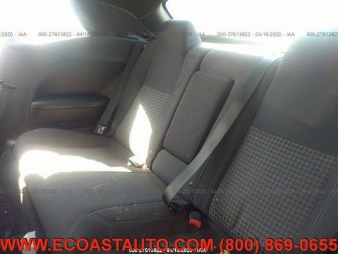 Used 2015 Dodge Challenger SXT image 8