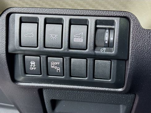 Used 2020 Subaru Ascent Premium w/ Convenience Package image 14