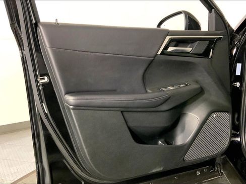 Used 2025 Mitsubishi Outlander SE image 25