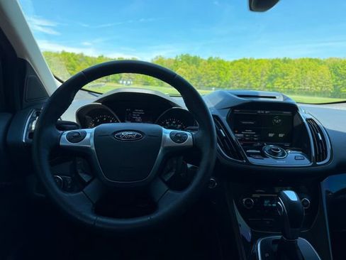 Used 2014 Ford Escape Titanium w/ Equipment Group 401A FWD image 9