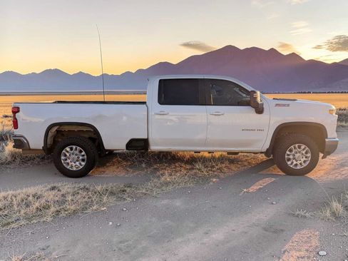 Used 2024 Chevrolet Silverado 2500 LT w/ Convenience Package AWD/4WD image 7
