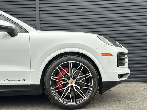 Certified 2025 Porsche Cayenne S image 12