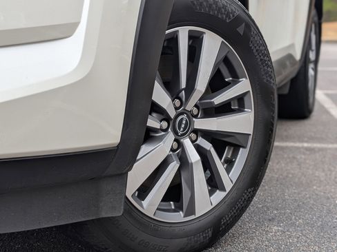 Used 2024 Nissan Pathfinder SL image 38