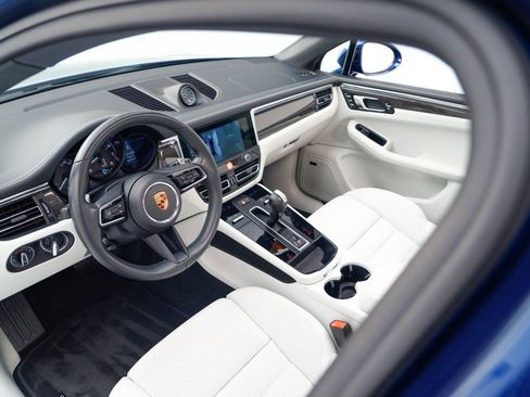 Used 2023 Porsche Macan GTS image 4