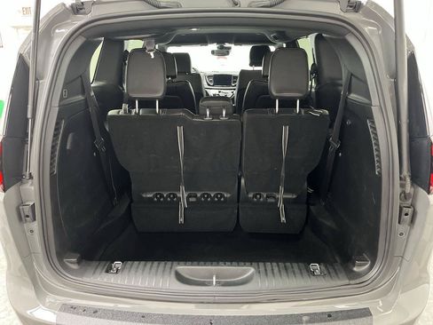 Used 2025 Chrysler Pacifica Select FWD image 28
