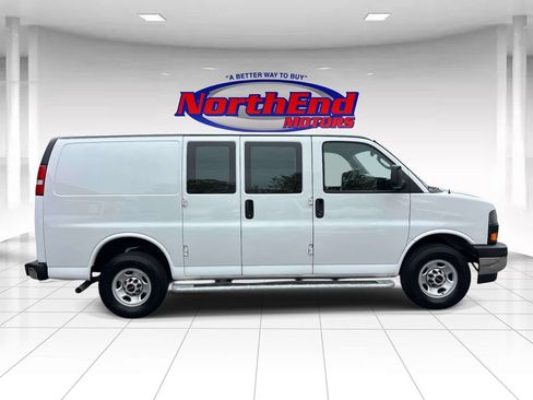 Used 2024 GMC Savana 2500 w/ Driver Convenience Package RWD image 2