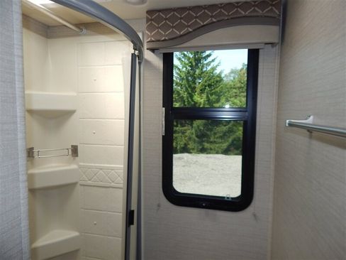 Used 2016 Mercedes-Benz Sprinter 3500 image 38