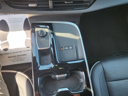 Used 2025 Buick Enclave Sport Touring AWD/4WD image 19