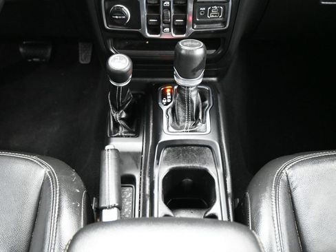 Used 2022 Jeep Wrangler Unlimited Sahara w/ Cold Weather Group AWD/4WD image 21