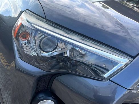 Used 2018 Toyota 4Runner SR5 Premium image 39