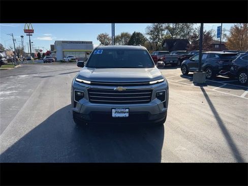 Certified 2024 Chevrolet Traverse LT w/ Trailering Package image 3