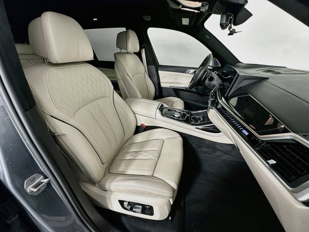 Used 2024 BMW X7 M60i w/ Executive Package AWD/4WD image 30