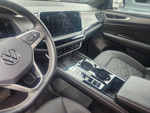 Used 2024 Volkswagen Atlas Cross Sport SE image 9