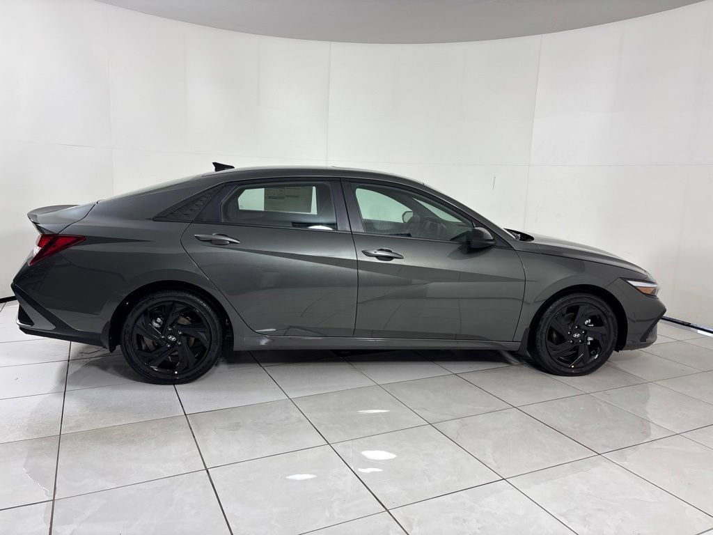 New 2026 Hyundai Elantra SEL Sport FWD image 6