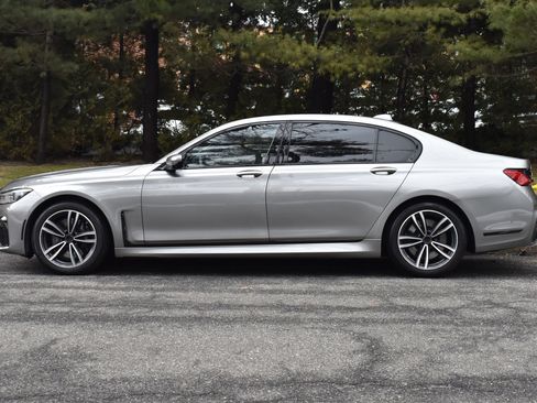 Used 2021 BMW 750i xDrive w/ Executive Package image 4