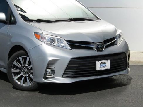 Used 2020 Toyota Sienna XLE image 6
