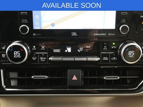 Used 2022 Toyota Highlander Limited AWD/4WD image 24